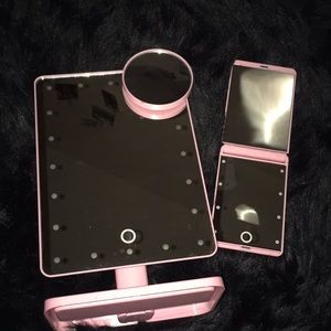 Vanity impressions mirror+accessories!